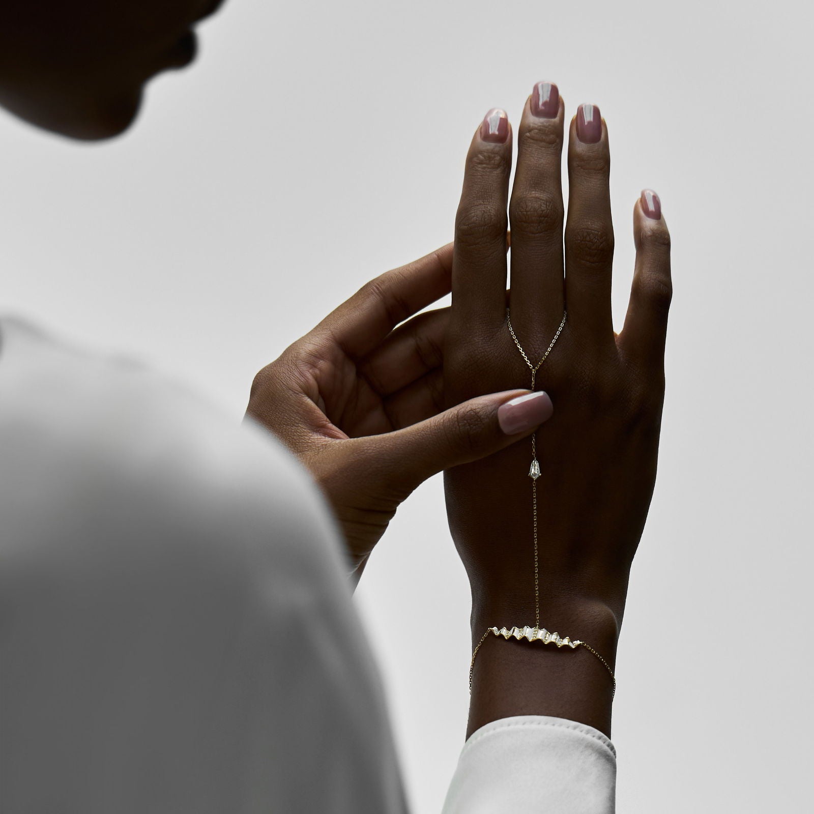 Pleated Sahara Hand Chain