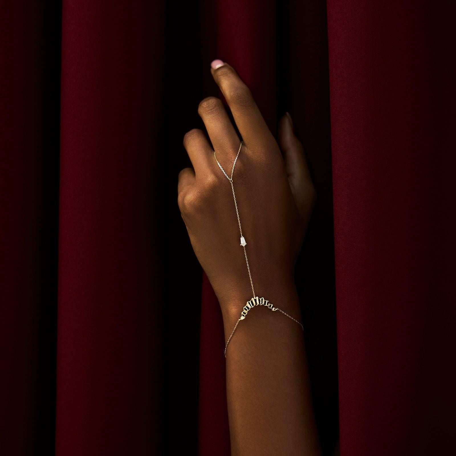 Pleated Vera Diamond Hand Chain