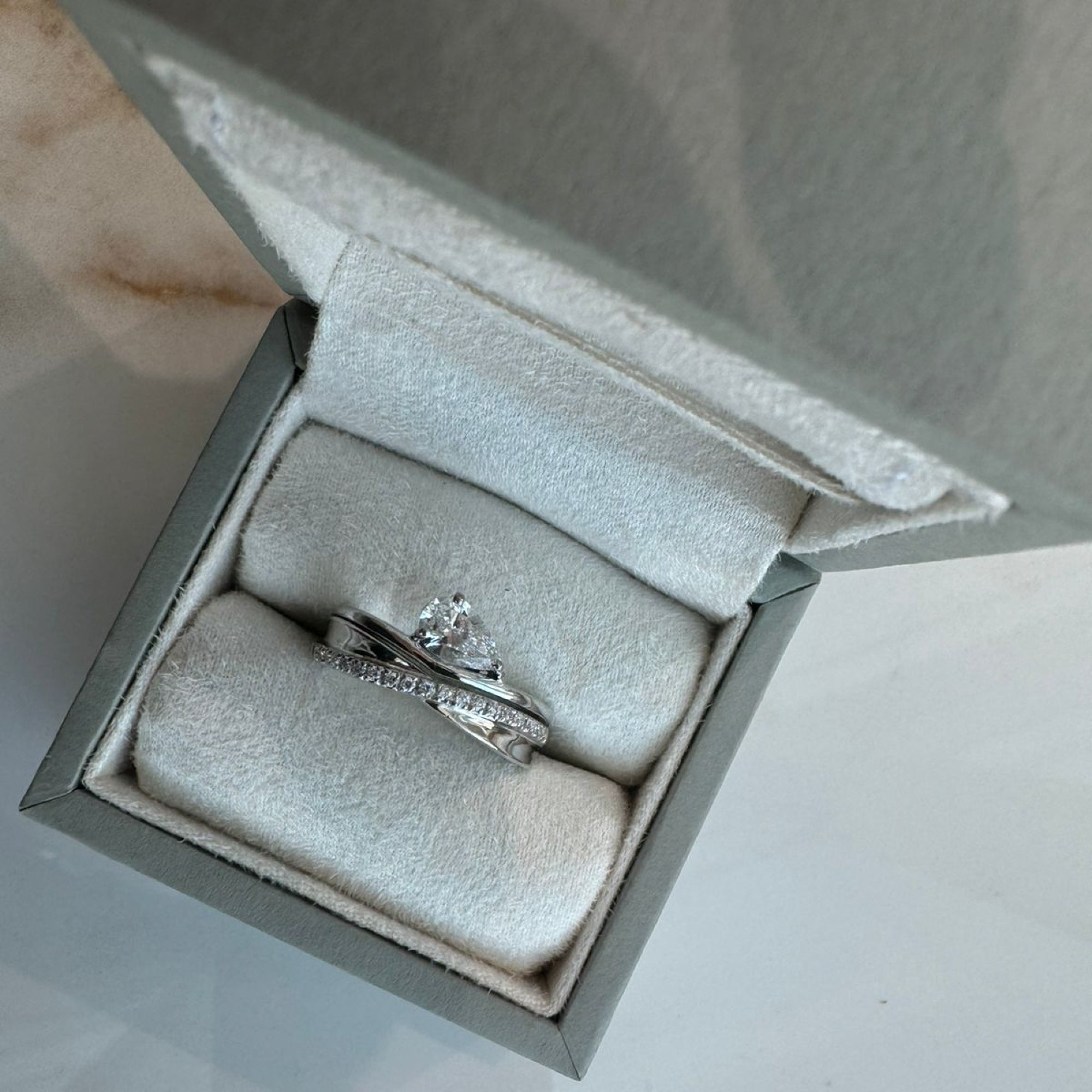 Custom vs Ready-Made Engagement Rings: Which One is Right for You?